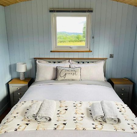 Bespoke Luxury Huts With Hot Tubs. Located In The Black Mountains. Llanveynoe Esterno foto