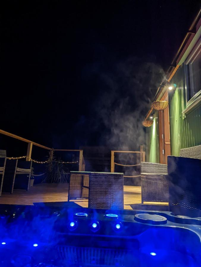 Bespoke Luxury Huts With Hot Tubs. Located In The Black Mountains. Llanveynoe Esterno foto