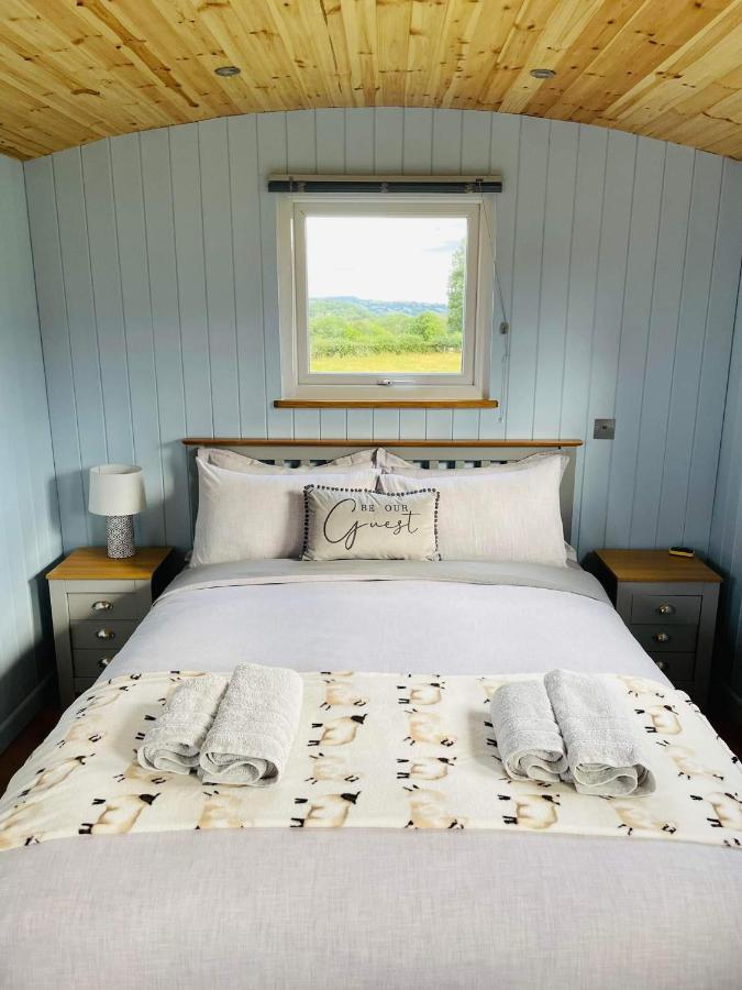 Bespoke Luxury Huts With Hot Tubs. Located In The Black Mountains. Llanveynoe Esterno foto