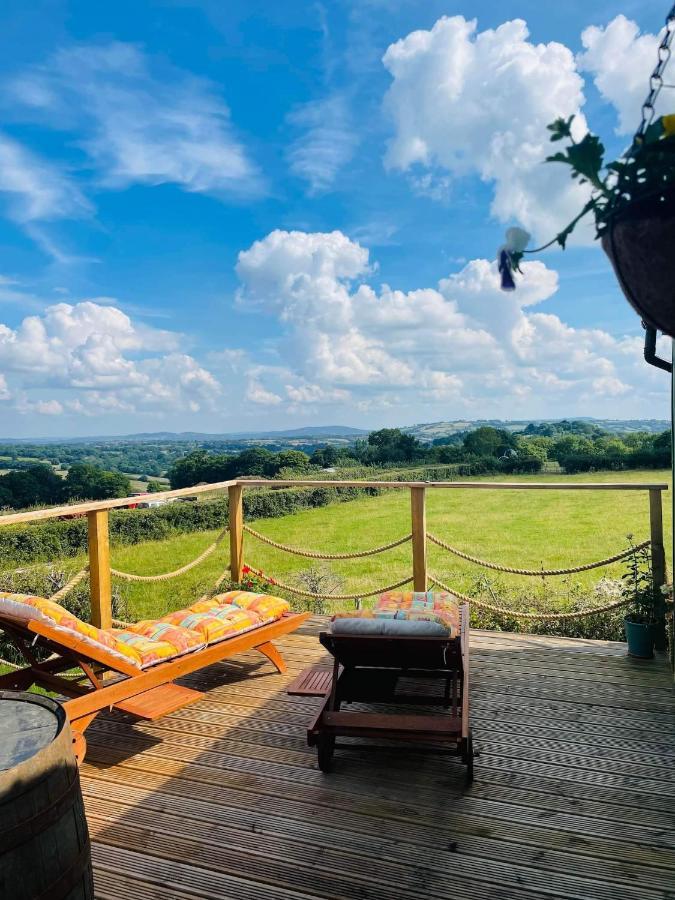 Bespoke Luxury Huts With Hot Tubs. Located In The Black Mountains. Llanveynoe Esterno foto